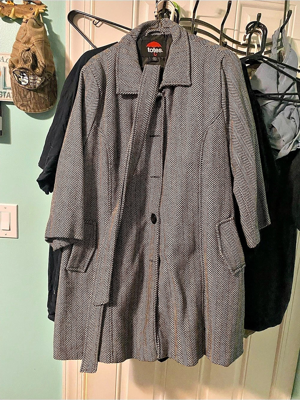 totes Herringbone Trench Coat in Black & White Size XL